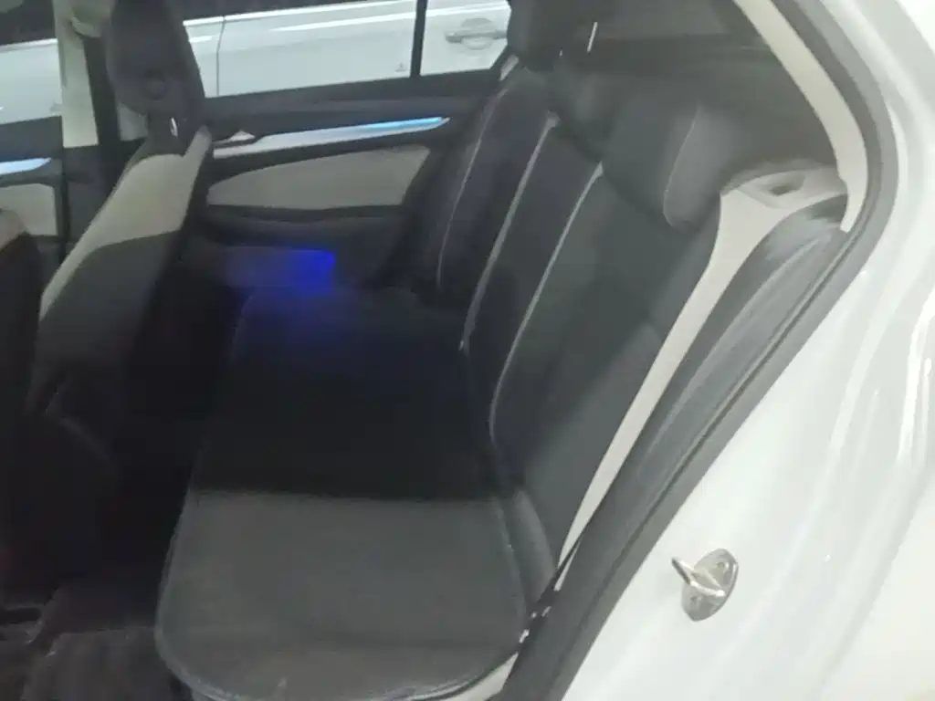 Volkswagen Golf — миниатюра 20