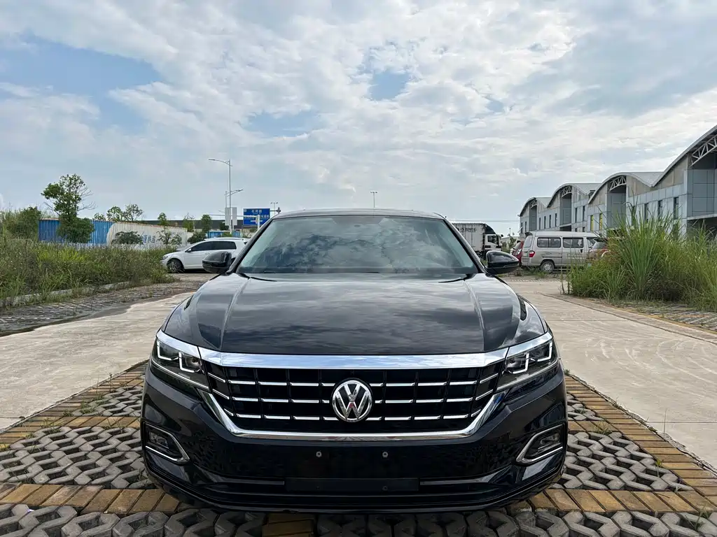 Volkswagen Passat - фото 2