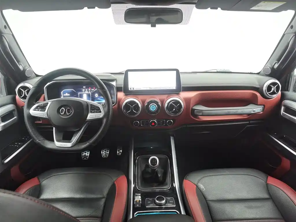 BAIC BJ40 2019 PLUS 2.3T MT Premium VI
