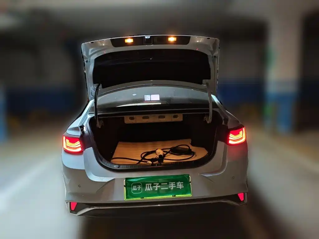 Geely L HiP — миниатюра 20