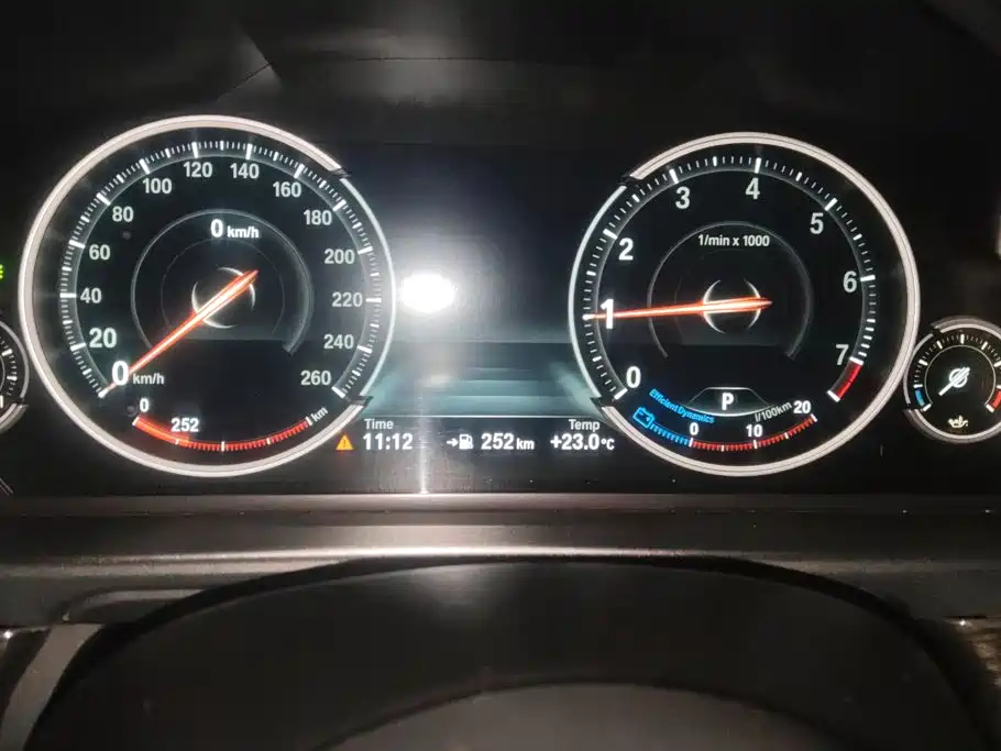 BMW 5 Series — миниатюра 14