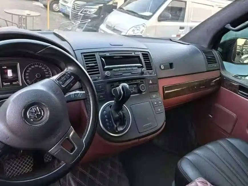 Volkswagen Multivan — миниатюра 4