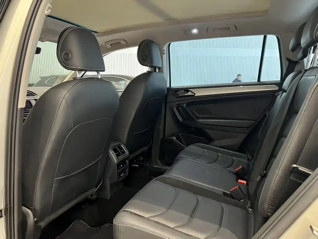Volkswagen Tiguan L L 2018 330TSI AT Luxury