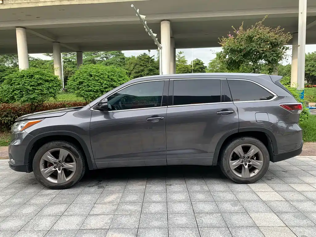 Toyota Highlander 2015 2.0T Luxury 7 мест