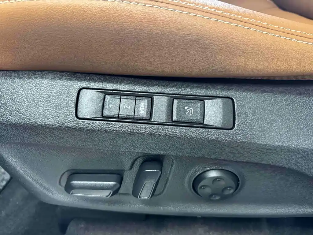 Maxus SAIC MAXUS D90 D90 2017 2.0T AT
