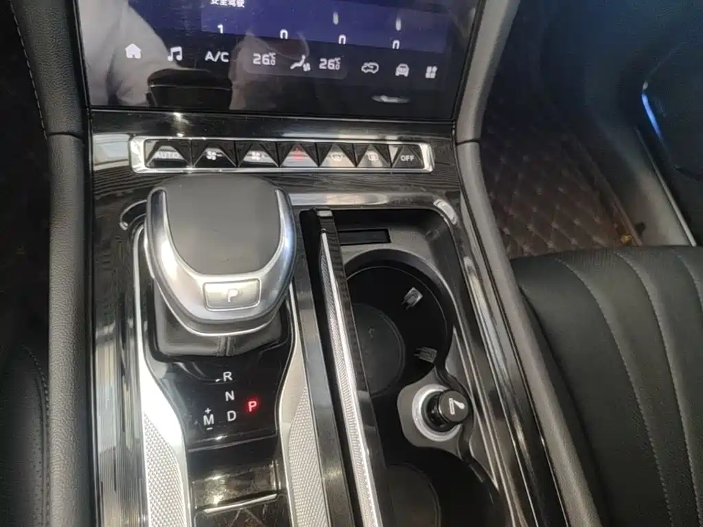 Hongqi Hongqi H5 — миниатюра 14