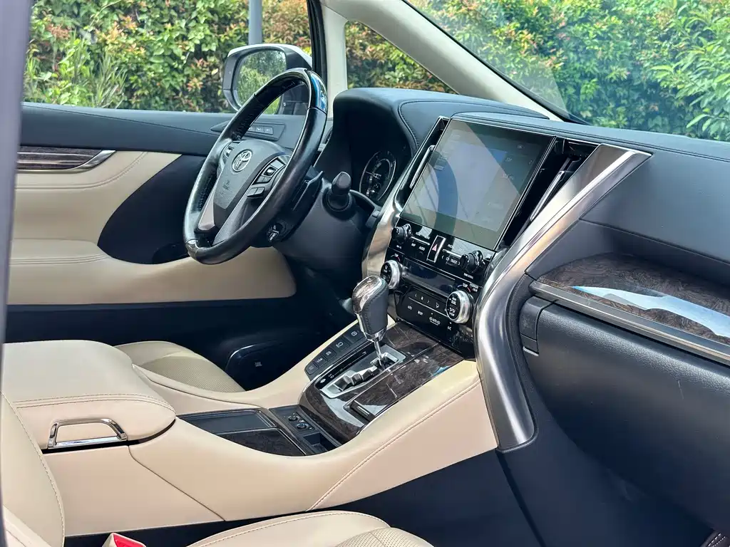 Toyota Alphard 2021 2.5L Luxury