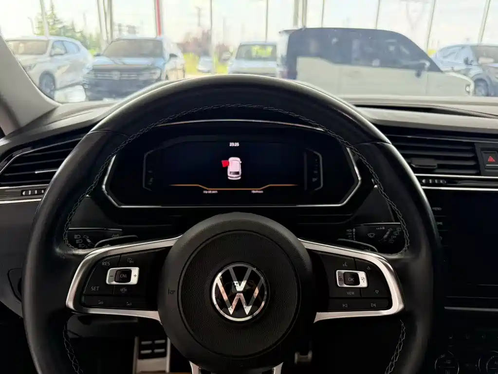 Volkswagen Tiguan L L 2021 330TSI AT R-Line