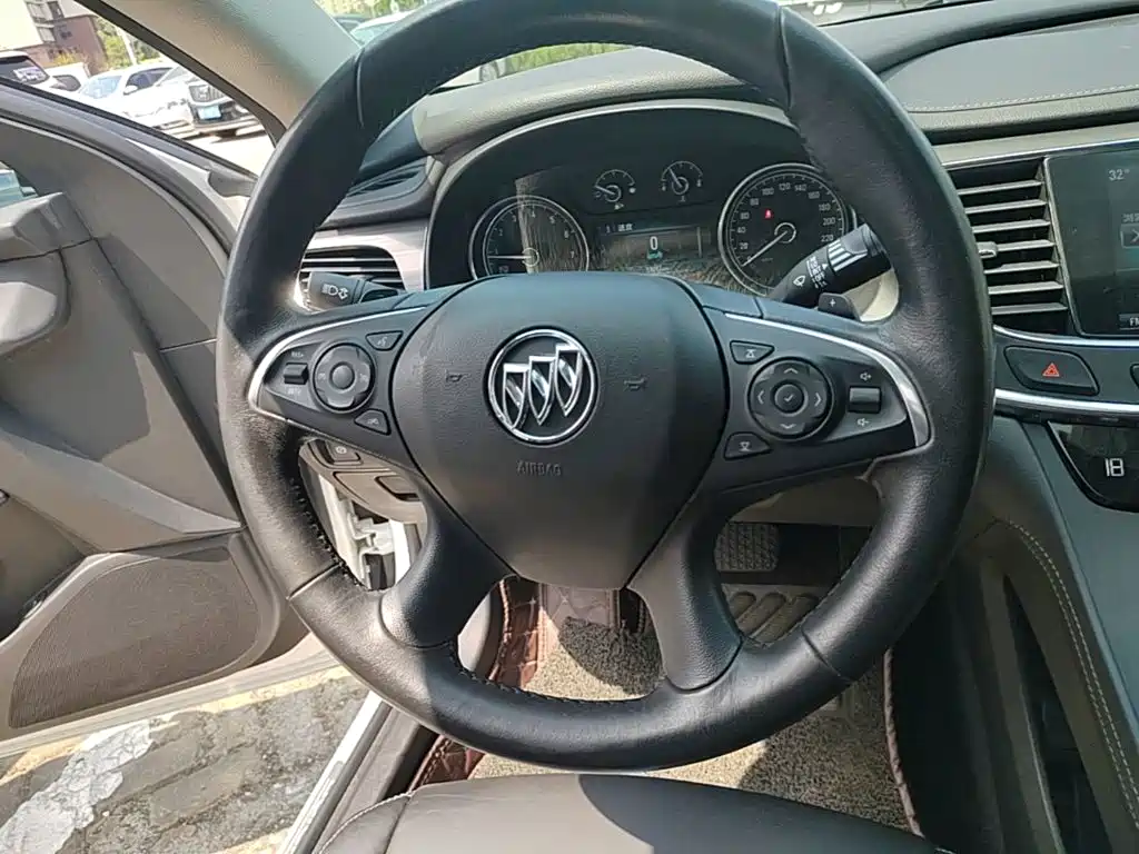 Buick LaCrosse — миниатюра 11