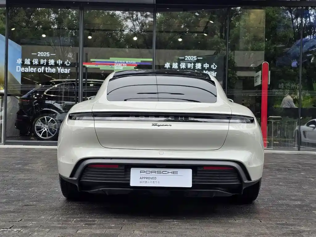 Porsche Taycan — миниатюра 3