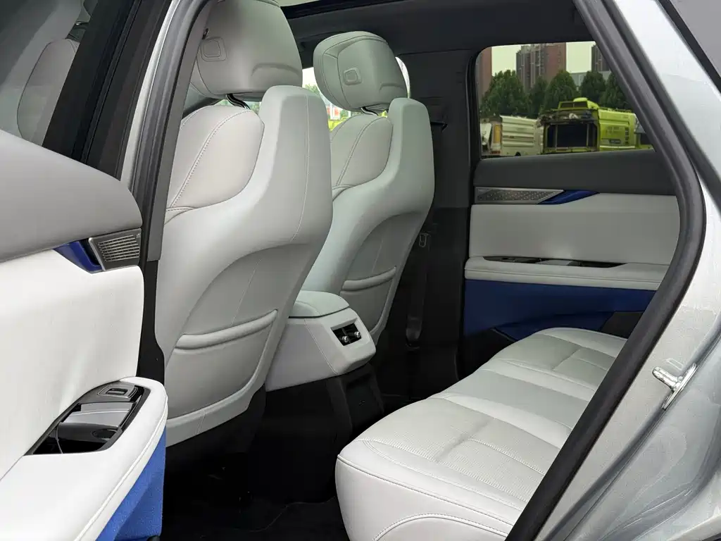 Cadillac IQ — миниатюра 8