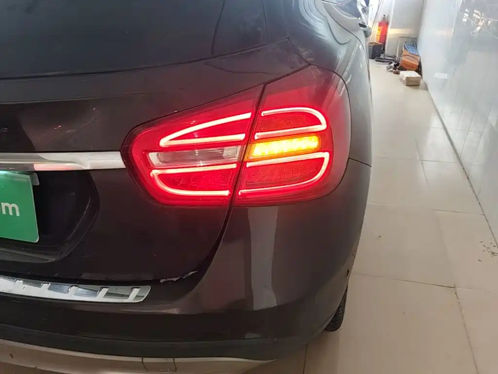 Mercedes-Benz GLA — миниатюра 8