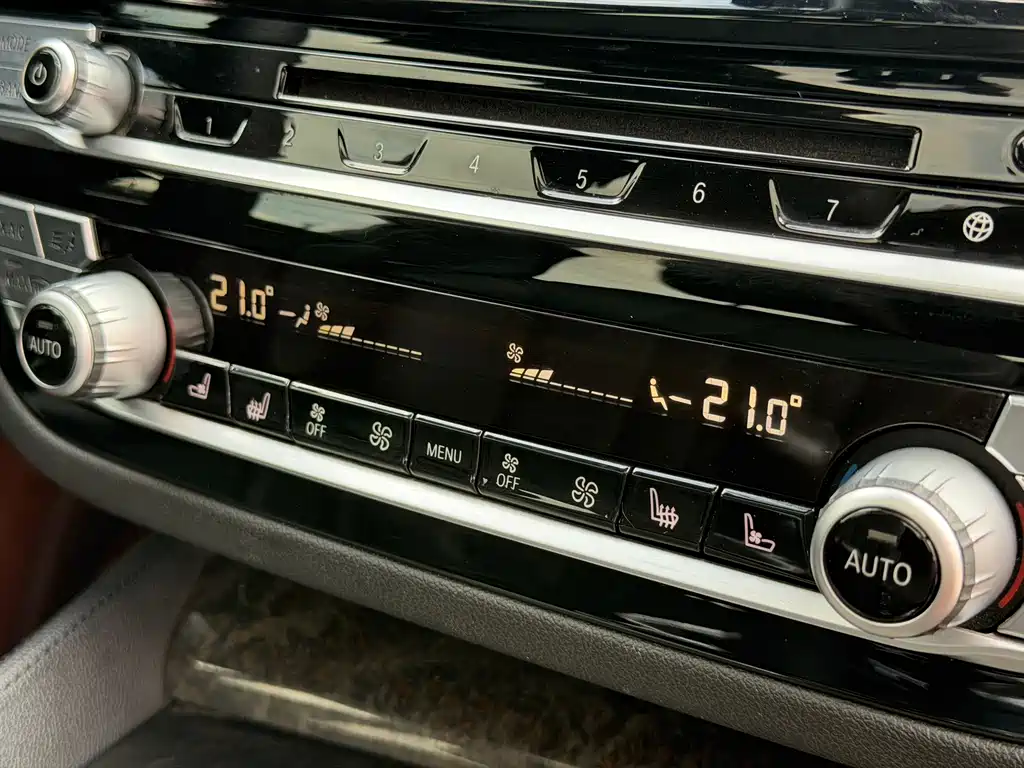 BMW 5 Series — миниатюра 20