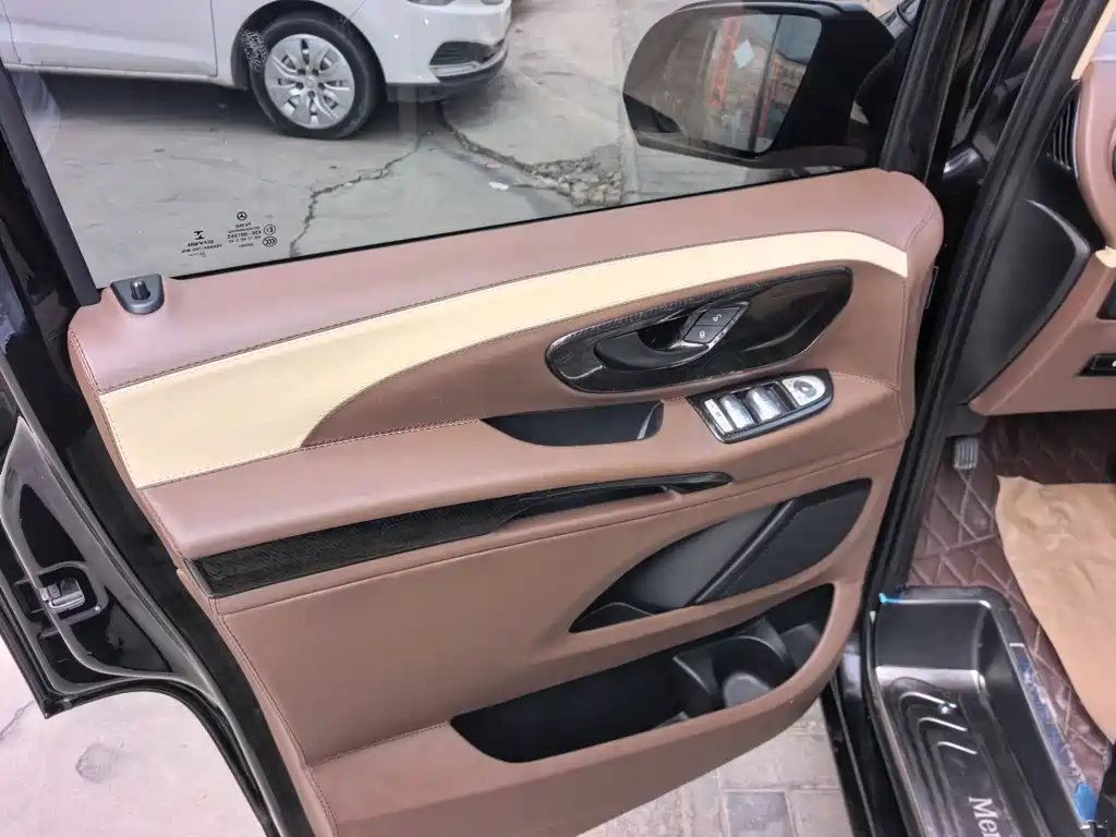 Mercedes-Benz Vito 2020 2.0T Elite 7 мест
