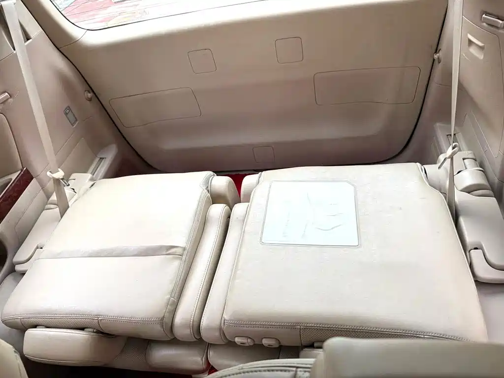 Toyota Alphard — миниатюра 11