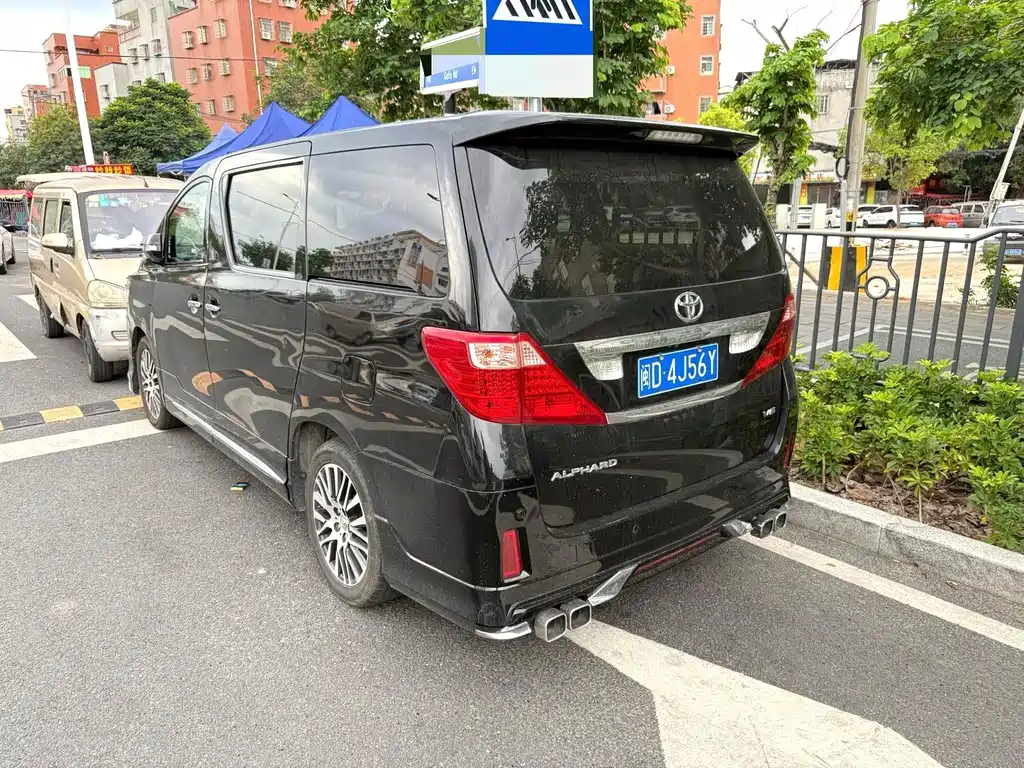 Toyota Alphard — миниатюра 15
