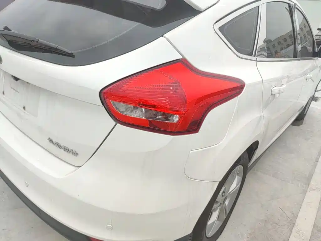 Ford Focus — миниатюра 8