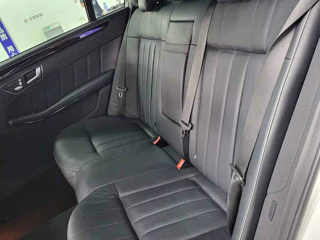 Mercedes-Benz E-Class — миниатюра 11