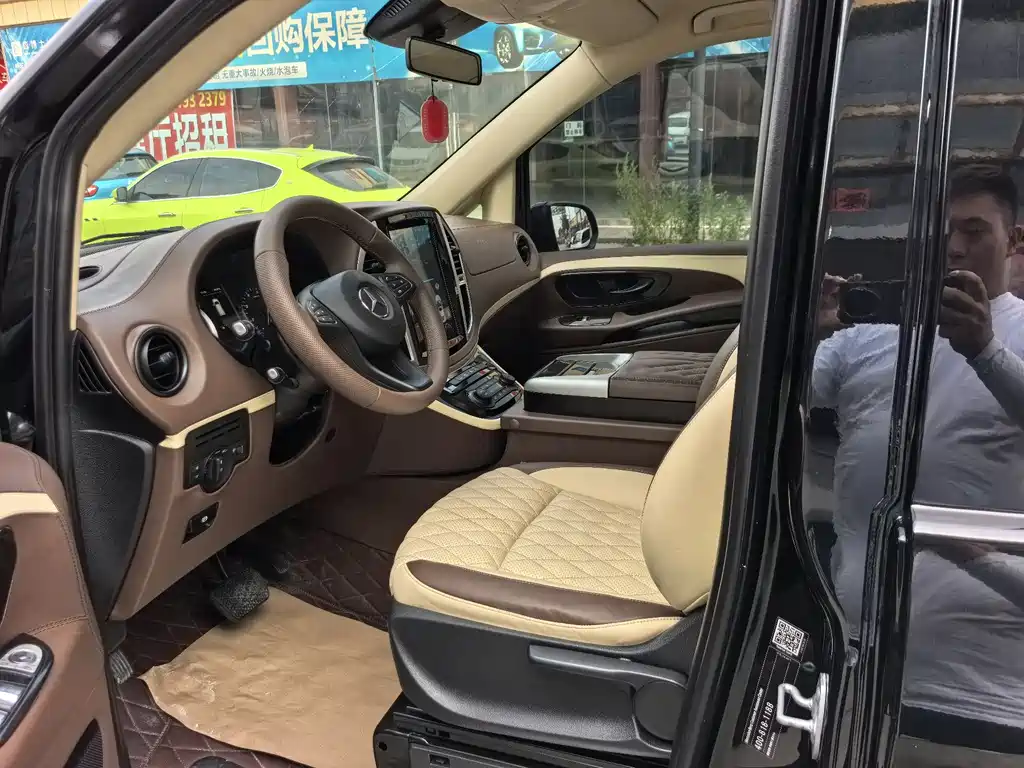 Mercedes-Benz Vito 2020 2.0T Elite 7 мест