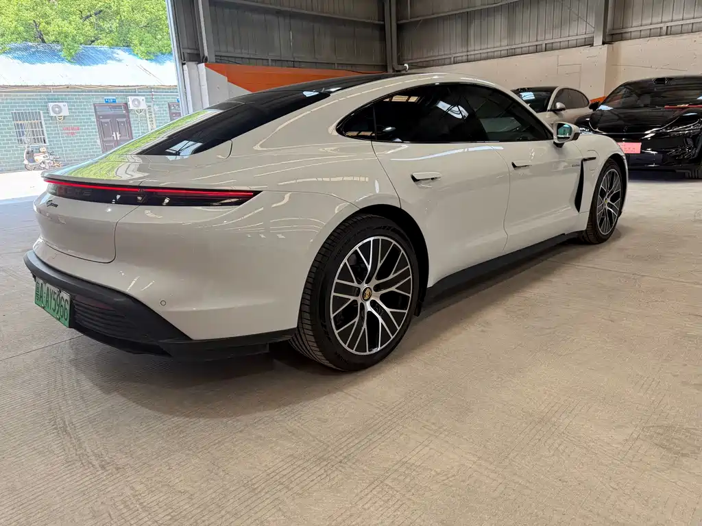 Porsche Taycan — миниатюра 7