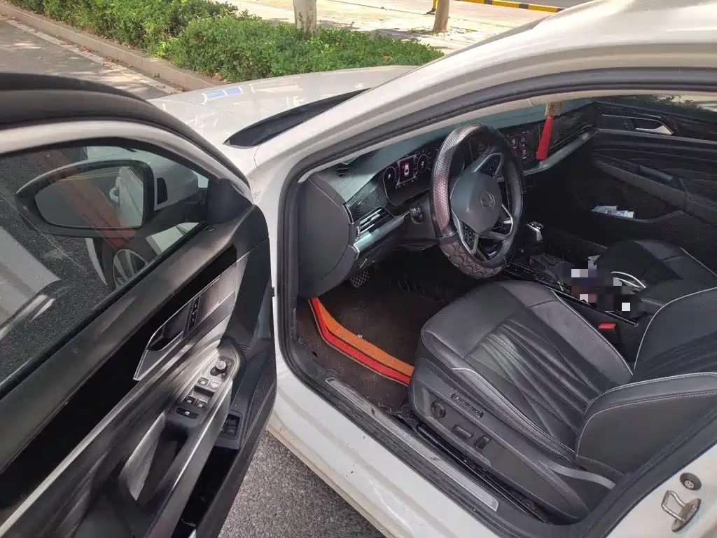 Volkswagen Passat PHEV — миниатюра 14