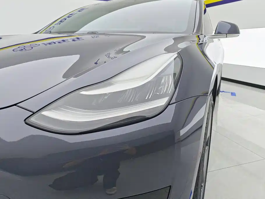 Tesla Model 3 — миниатюра 5