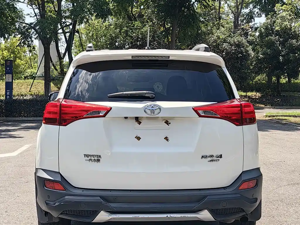 Toyota RAV4 — миниатюра 13