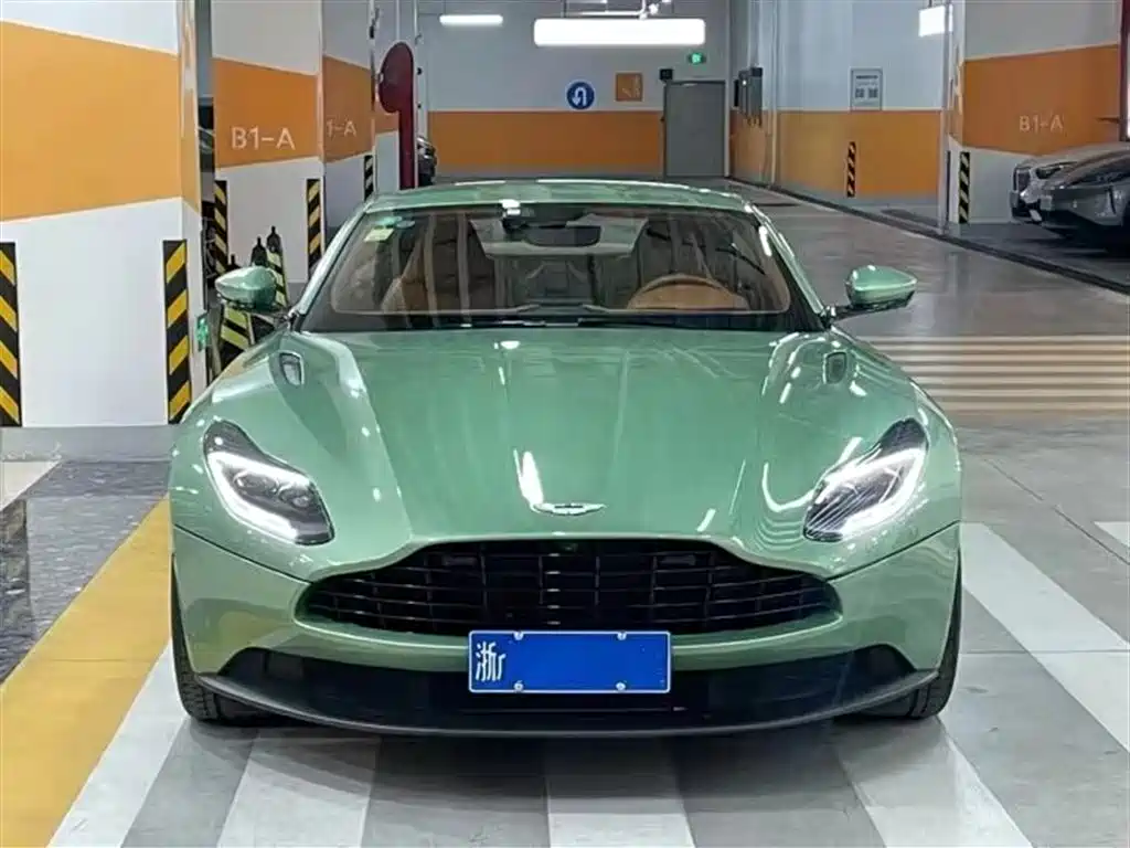 ASTON MARTIN  DB11