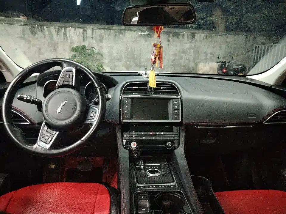 Jaguar F-PACE — миниатюра 2