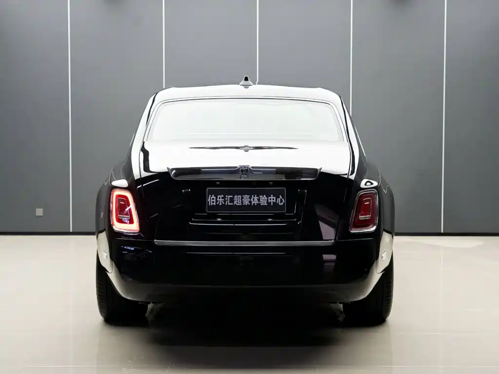 Rolls-Royce Phantom — миниатюра 7