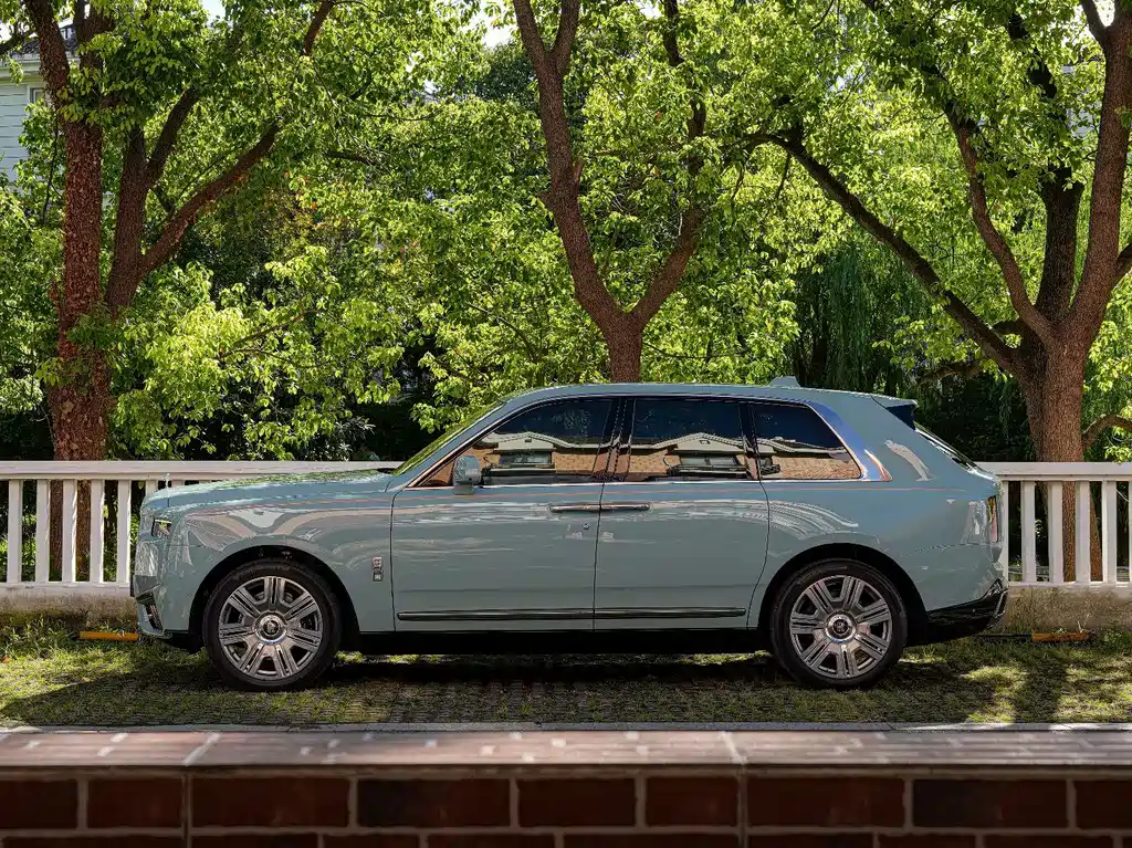 Rolls-Royce Cullinan — миниатюра 12