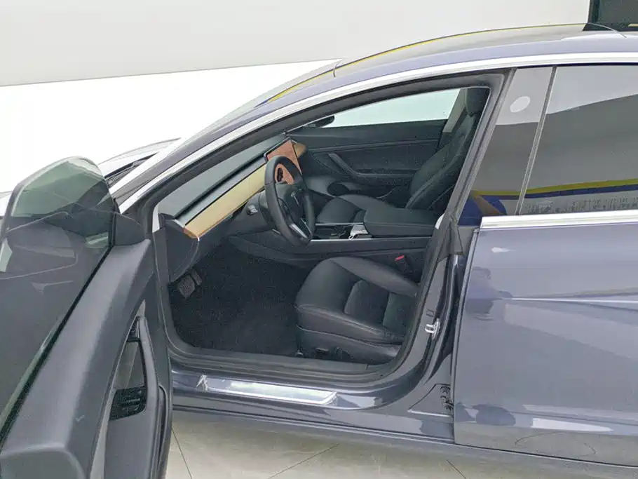 Tesla Model 3 — миниатюра 9