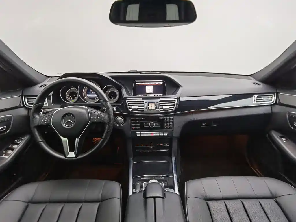 Mercedes-Benz E-Class — миниатюра 5