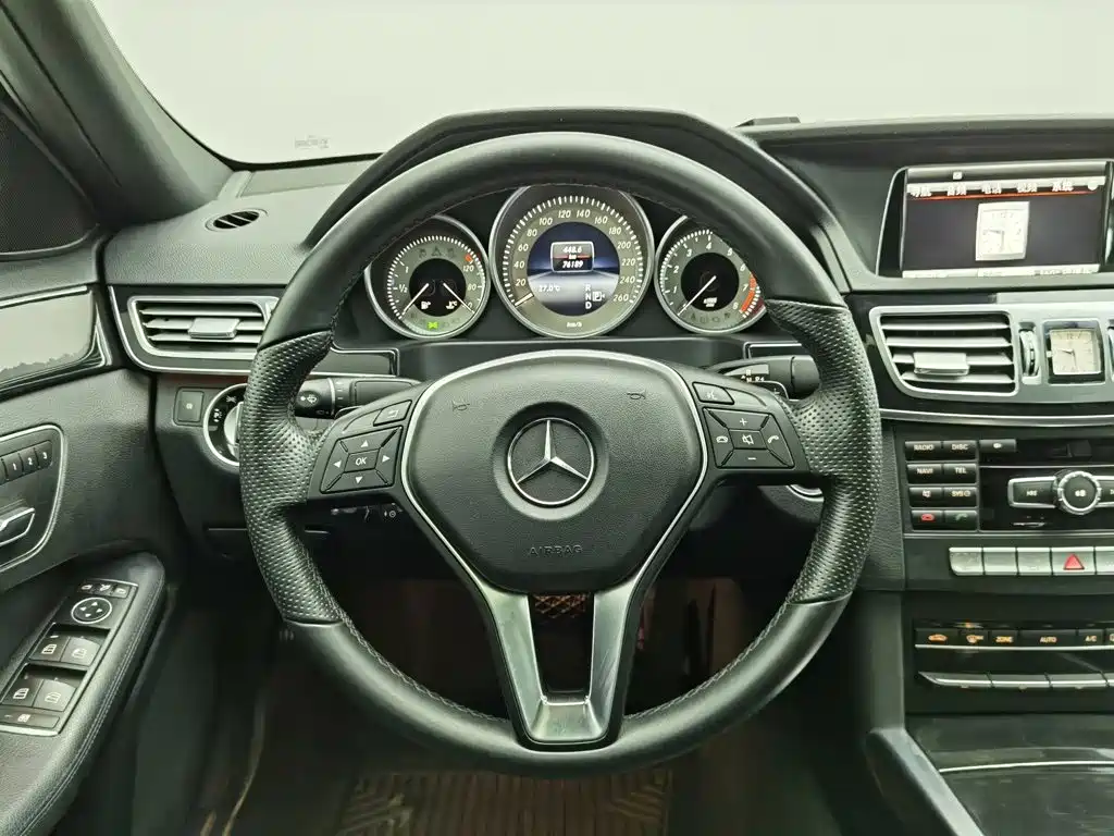 Mercedes-Benz E-Class — миниатюра 11