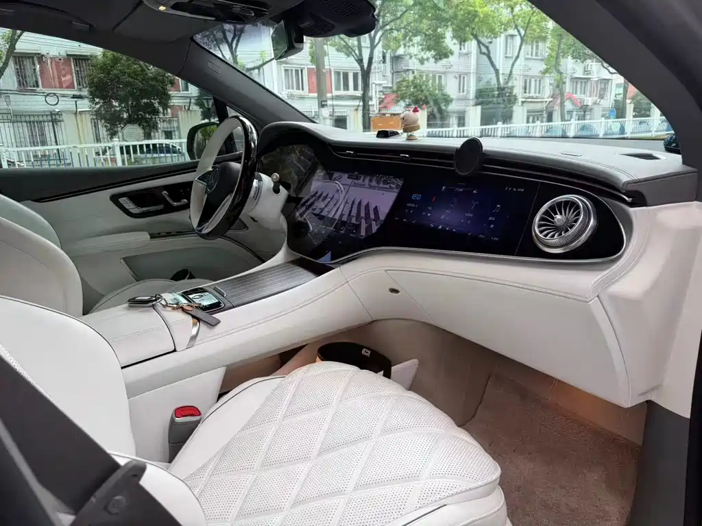 Mercedes-Benz EQS SUV — миниатюра 8