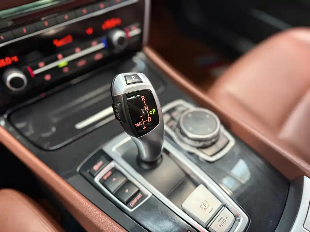 BMW 5 Series GT — миниатюра 2