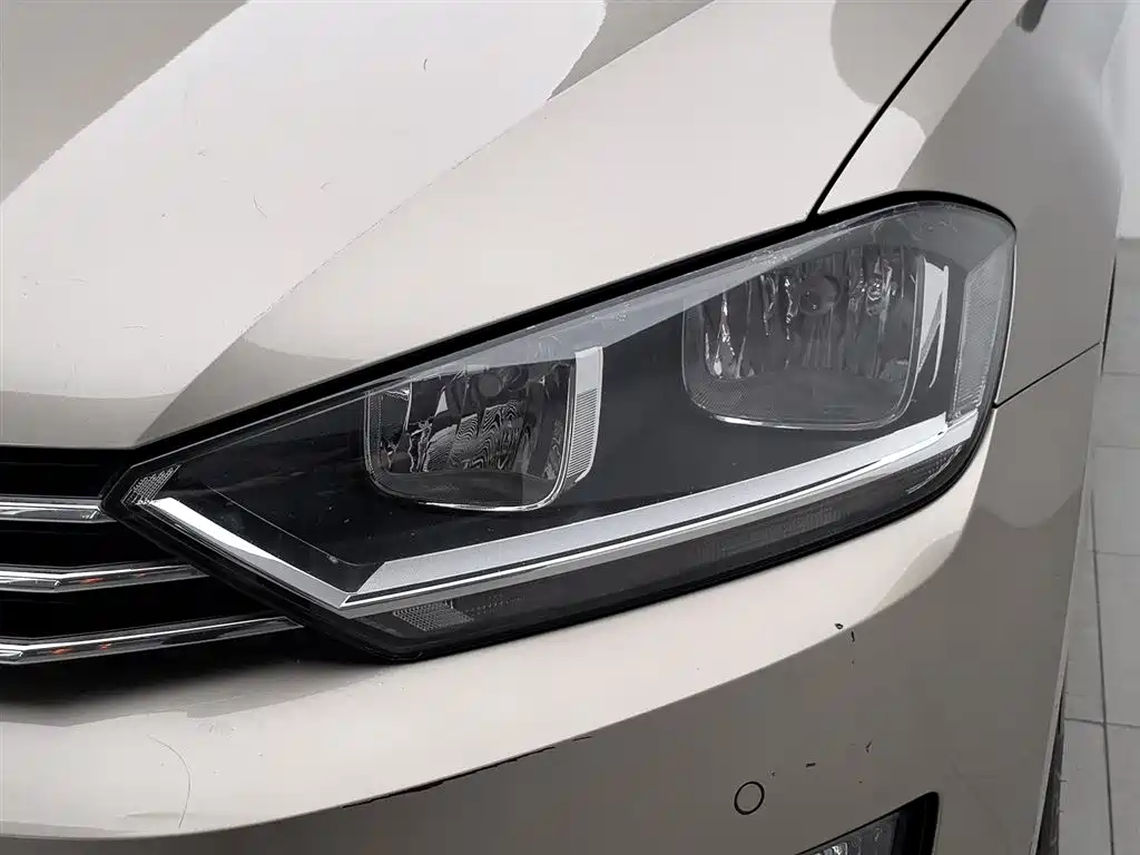 Volkswagen Golf · 2016 230TSI AT