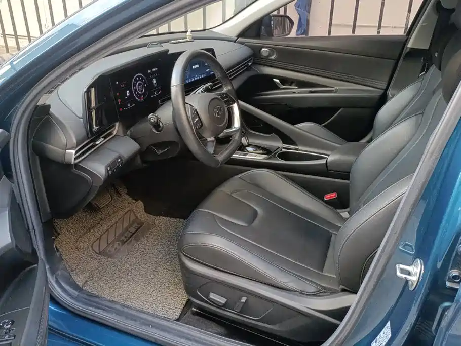 Hyundai Elantra — миниатюра 9