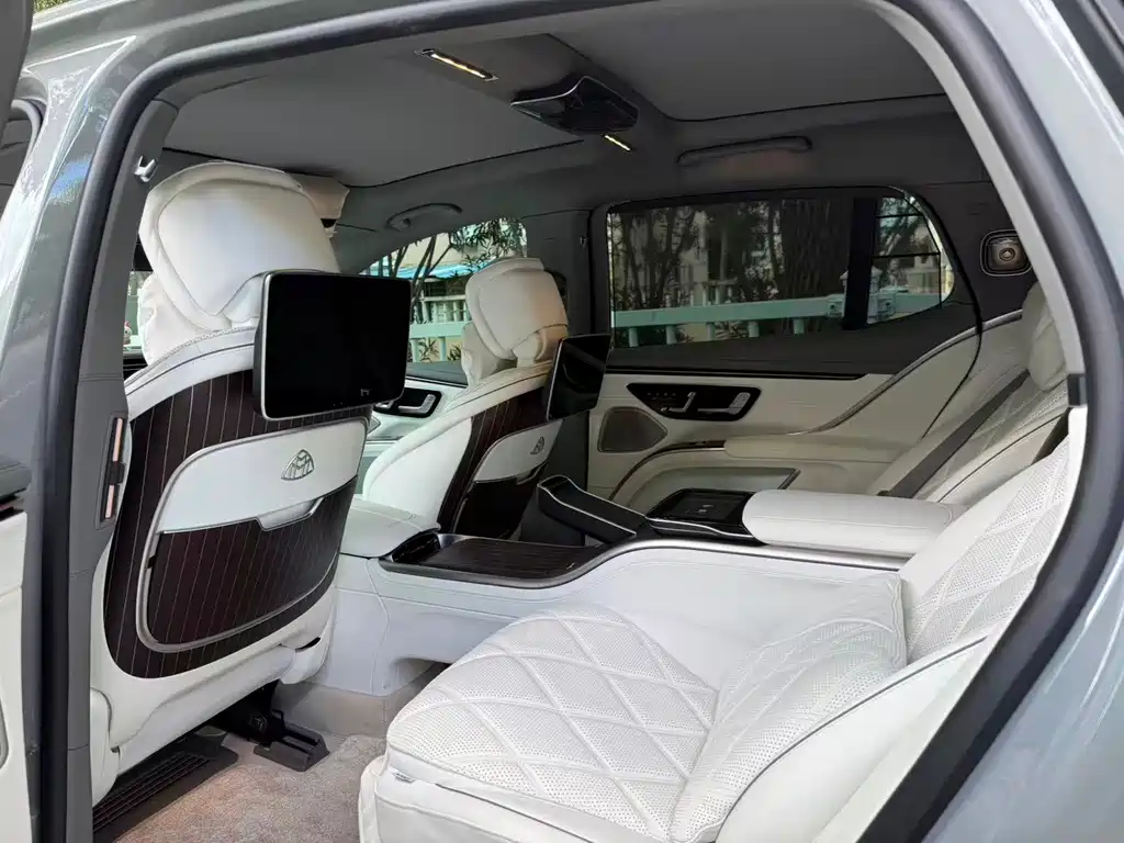 Mercedes-Benz EQS SUV — миниатюра 10