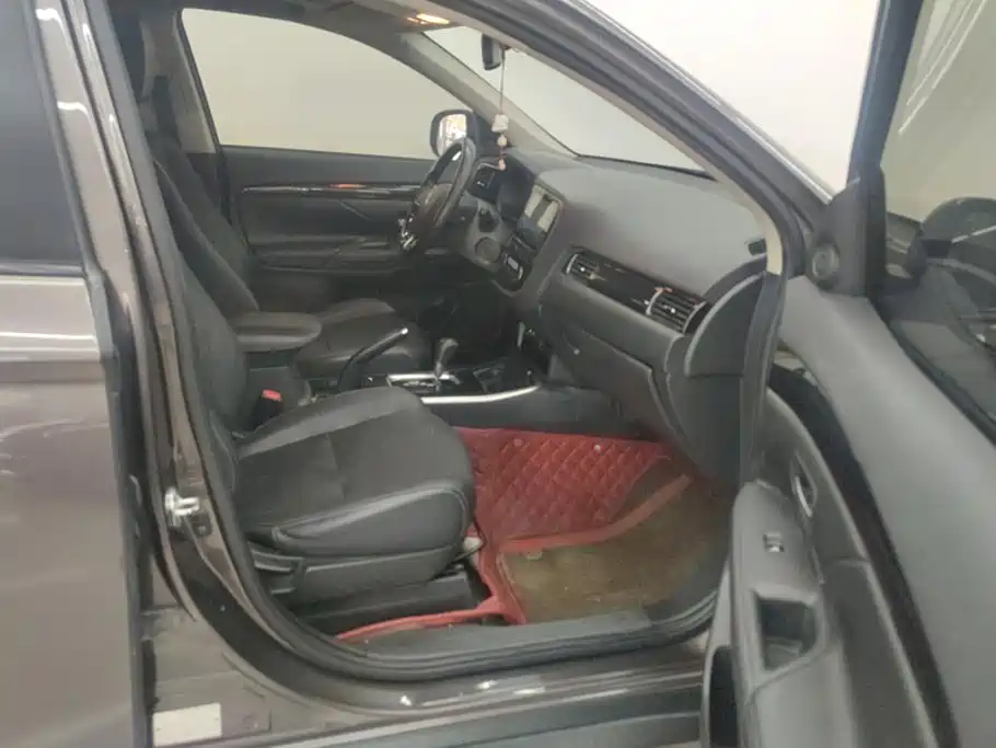 Mitsubishi Outlander — миниатюра 8