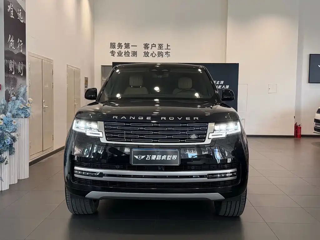 Land Rover Range Rover 2024 3.0 L6 400PS Long Wheelbase мест