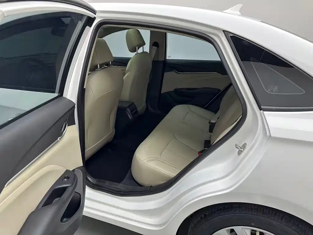 Buick Excelle — миниатюра 6