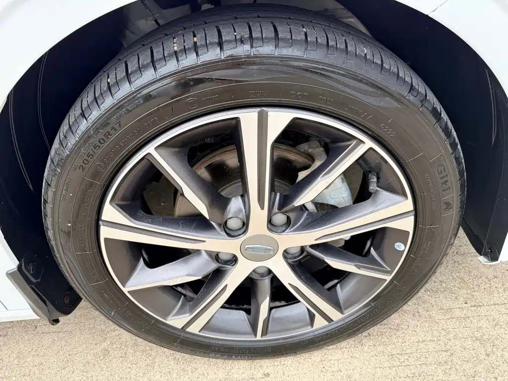 Geely Emgrand 2022 4 1.5L CVT Luxury