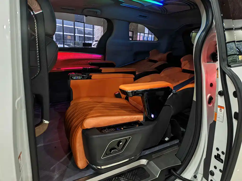 Toyota Granvia — миниатюра 8