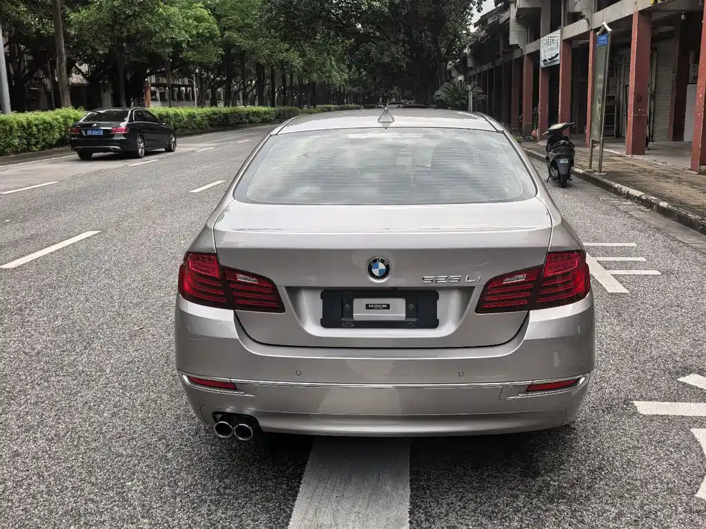 BMW 5 Series — миниатюра 5
