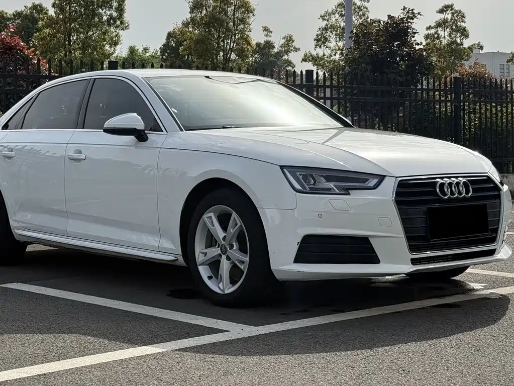 Audi A4L 2017 40 TFSI Fashion