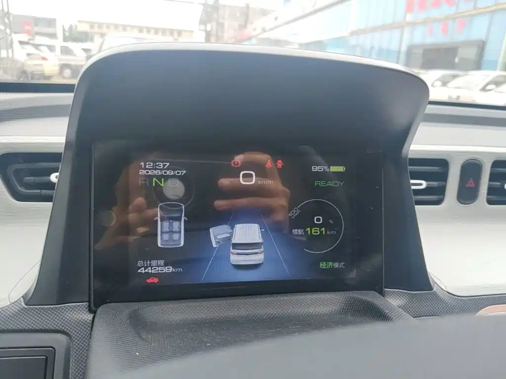 Wuling MINIEV — миниатюра 12