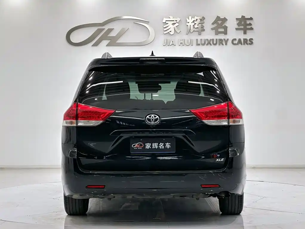 Toyota Sienna — миниатюра 6