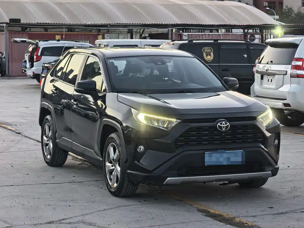 Toyota RAV4 — миниатюра 3