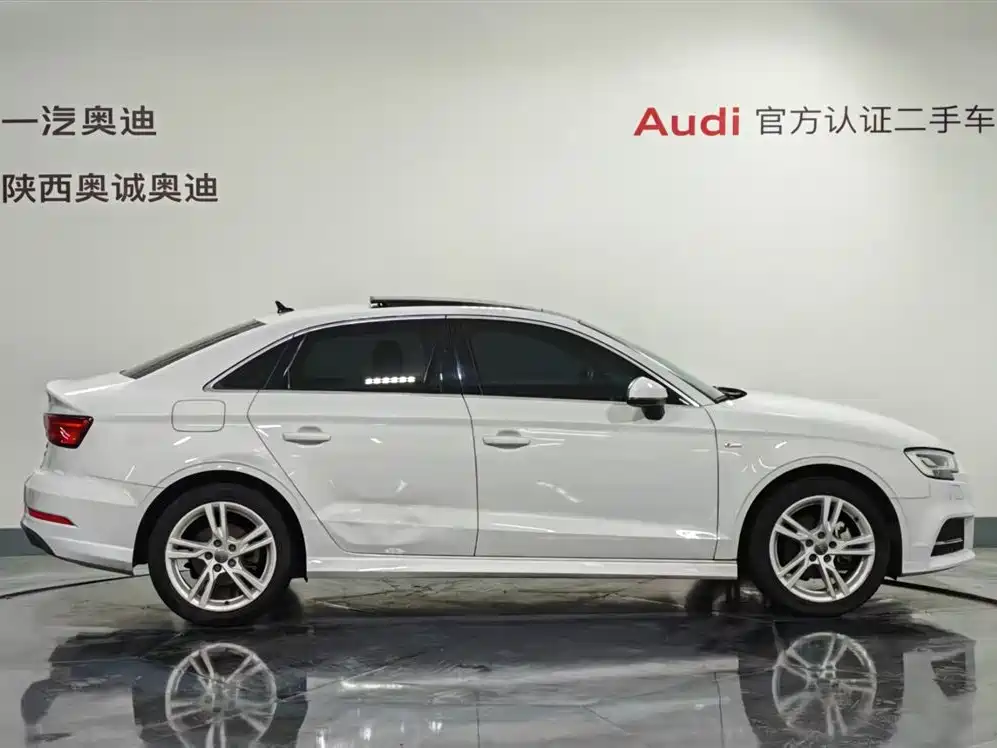 AUDI  A3